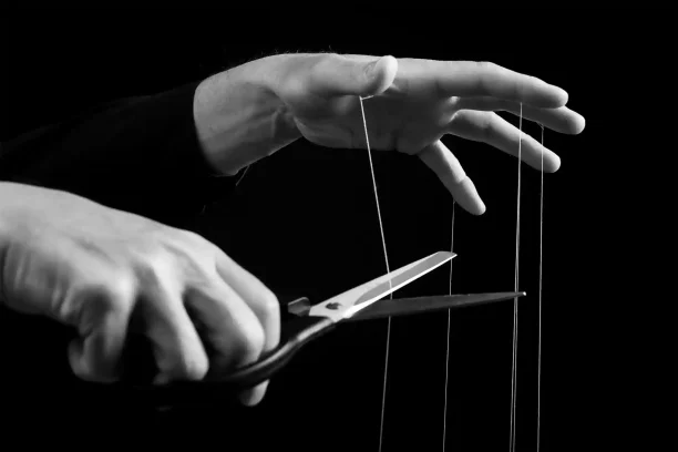 La manipulación en la comunicación interpersonal 3ª parte. Manipulación y comunicación. Lenguaje y manipulación. ¿Cómo no ser manipulados?