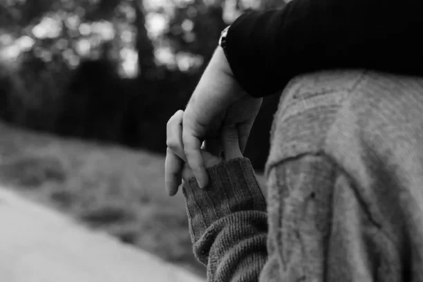 Análisis del poema 20 de Pablo Neruda. Comentario Poema 20 Neruda. Métrica poema 20 Neruda. Es tan corto el amor y es tan largo el olvido. Nosotros los de entonces ya no somos los mismos.